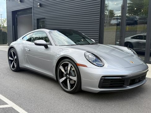 Certified 2024 Porsche 911 Carrera RWD image 9