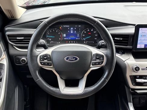 Used 2021 Ford Explorer XLT w/ Equipment Group 202A AWD/4WD image 15