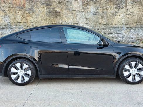 Used 2021 Tesla Model Y Long Range AWD/4WD image 9