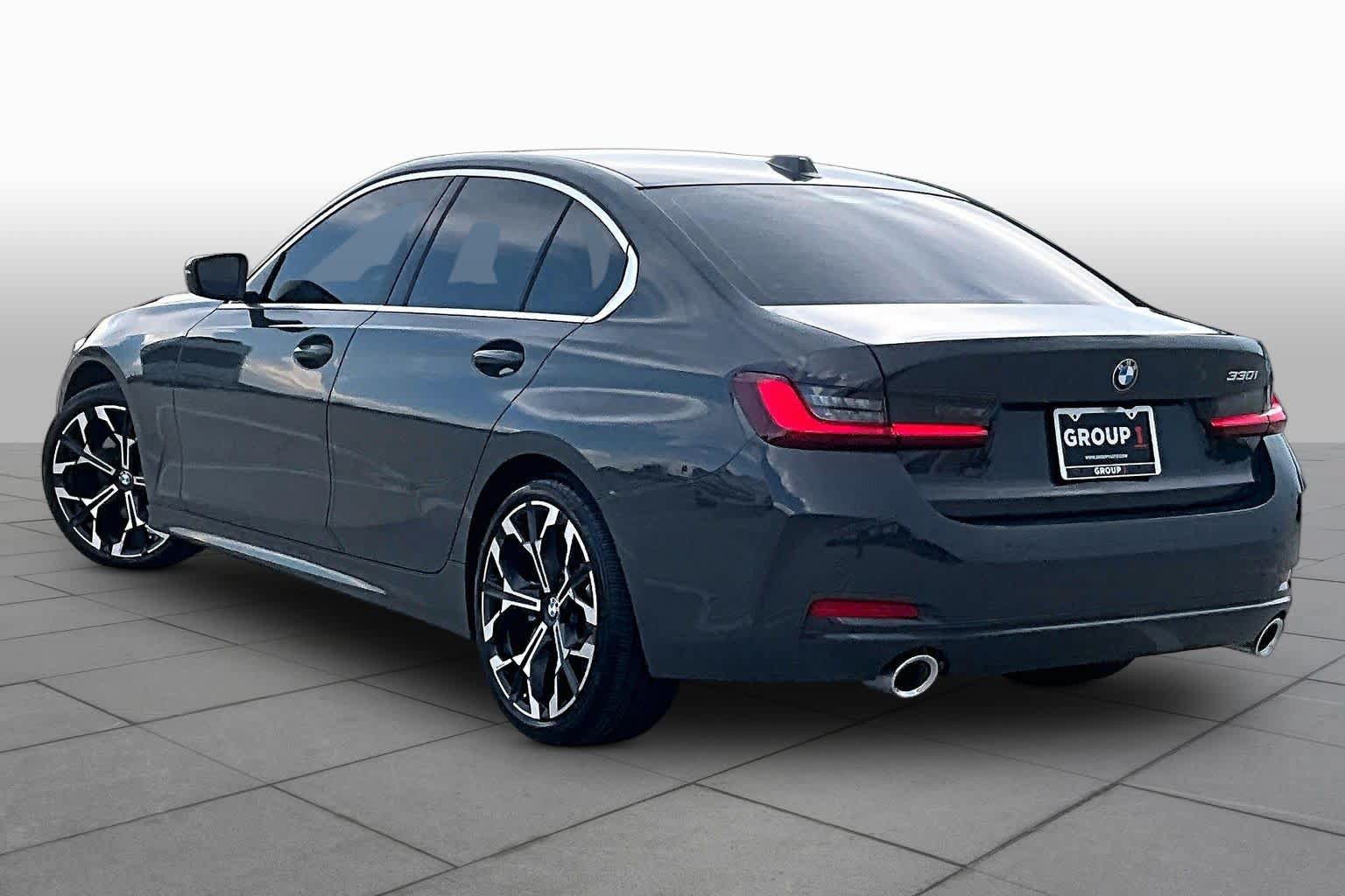 Used 2025 BMW 330i Sedan w/ Premium Package RWD image 11