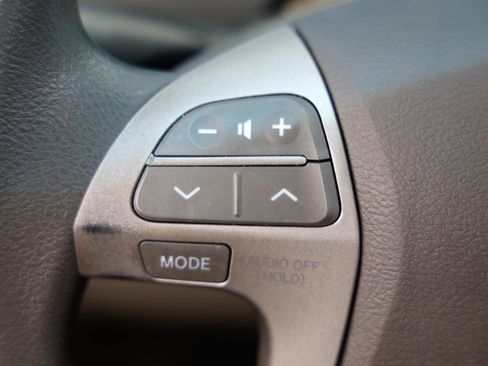 Used 2010 Toyota Camry LE FWD image 24