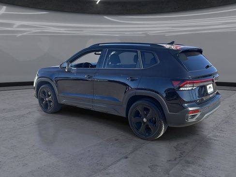 Certified 2025 Volkswagen Taos SE AWD/4WD image 4