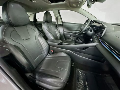 Used 2022 Hyundai Elantra Limited FWD image 14