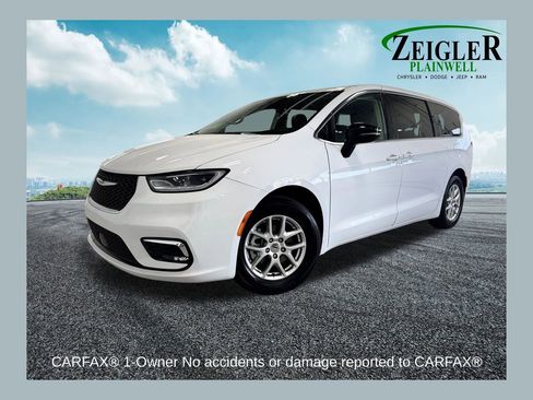 Used 2023 Chrysler Pacifica Touring-L FWD image 1