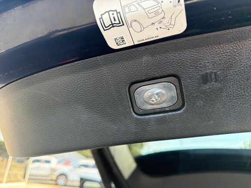 Used 2019 Ford Edge Titanium FWD image 12