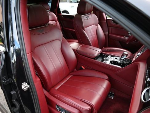 Used 2019 Bentley Bentayga AWD/4WD image 24