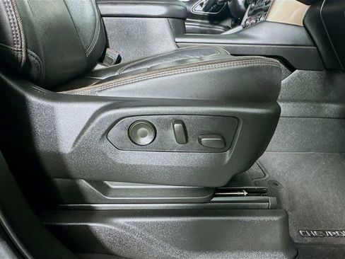 Used 2021 Chevrolet Suburban High Country w/ Premium Package image 24