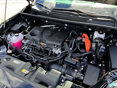 Used 2025 Toyota RAV4 XLE AWD/4WD image 35