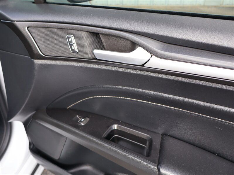 Used 2020 Ford Fusion Titanium AWD/4WD image 9
