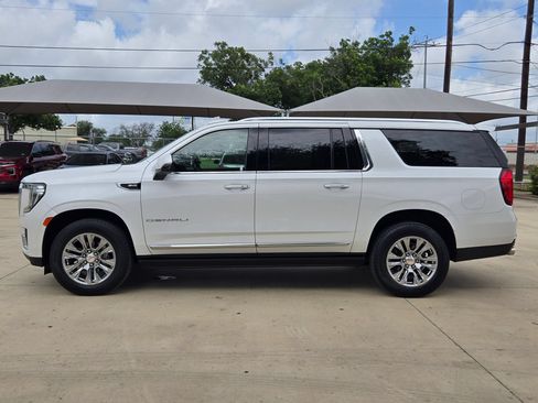 Used 2022 GMC Yukon XL Denali AWD/4WD image 4