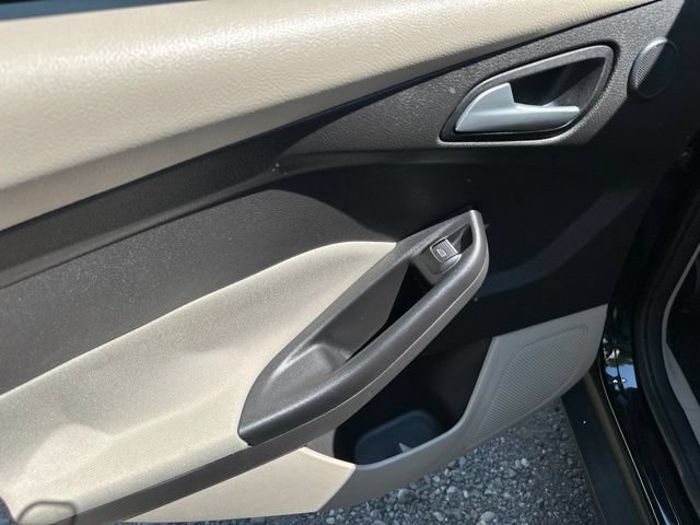 Used 2017 Ford Focus Electric Hatchback FWD image 13