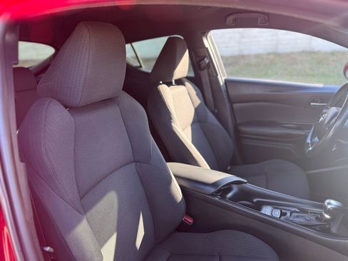 Used 2018 Toyota C-HR XLE image 30