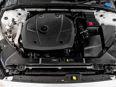Used 2020 Volvo S60 T5 Momentum image 45