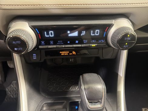 Used 2019 Toyota RAV4 XLE Premium AWD/4WD image 15