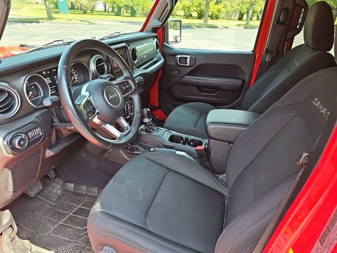 Used 2018 Jeep Wrangler Unlimited Sahara AWD/4WD image 18