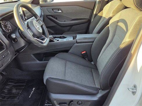 Used 2022 Nissan Rogue SV image 9