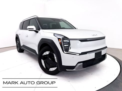 Certified 2024 Kia EV9 Wind AWD/4WD image 1