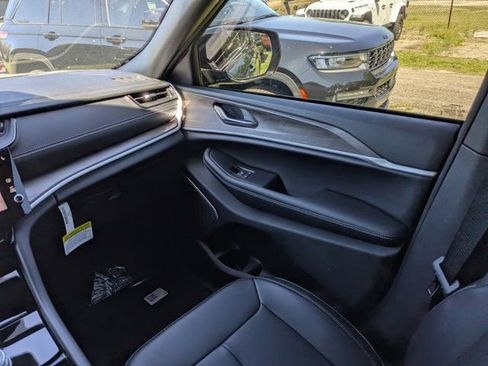 New 2026 Jeep Grand Cherokee Limited image 18