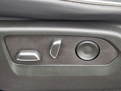 Used 2023 Cadillac Escalade ESV Premium Luxury image 17