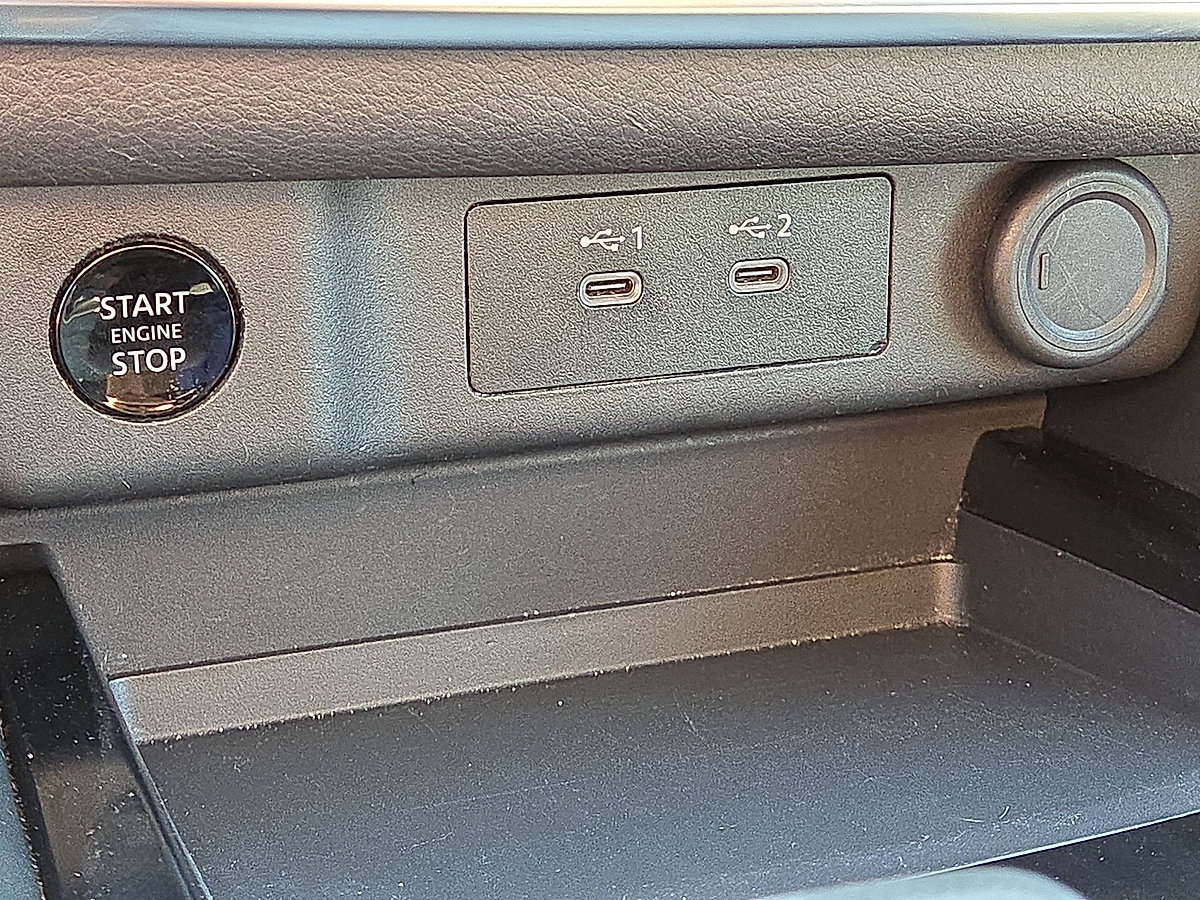 Used 2025 Nissan Rogue SV FWD image 26