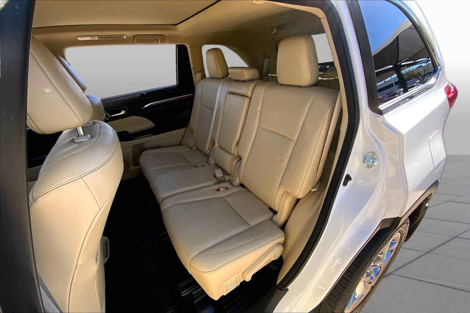 Used 2018 Toyota Highlander Limited Platinum AWD/4WD image 19