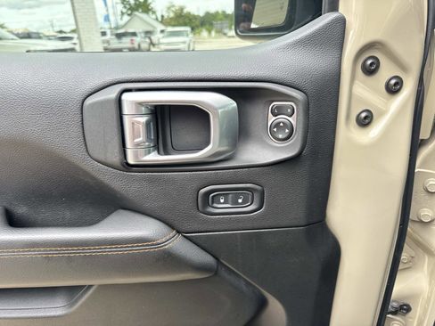 Used 2020 Jeep Gladiator Mojave AWD/4WD image 19