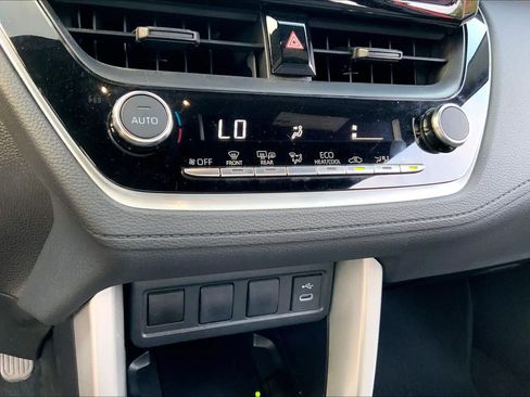 Used 2025 Toyota Corolla Cross AWD Hybrid image 32