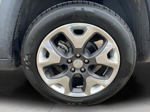 Used 2018 Jeep Compass Limited w/ Navigation Group FWD image 11