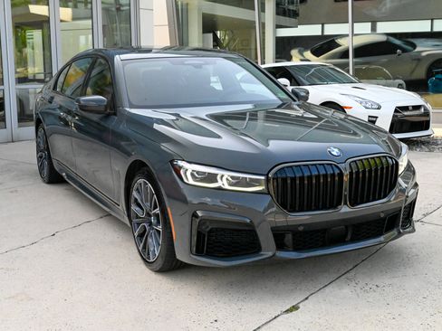 Used 2021 BMW 750i xDrive w/ Luxury Rear Seating Package AWD/4WD image 3