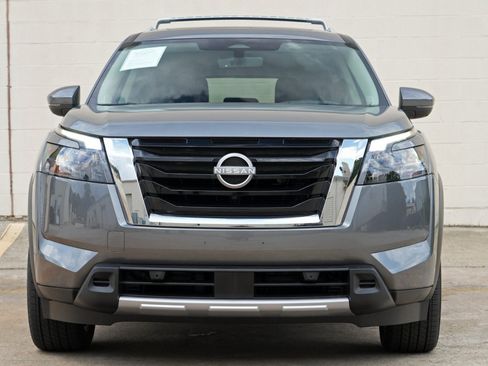 Used 2025 Nissan Pathfinder Platinum w/ Cargo Package AWD/4WD image 6
