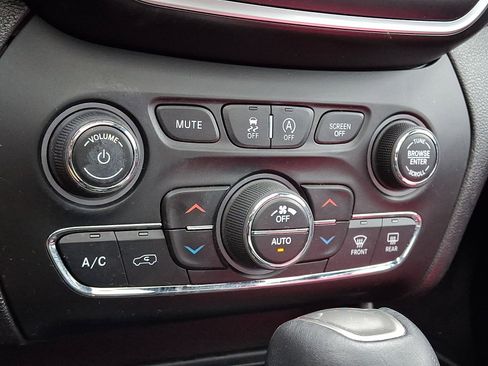 Used 2021 Jeep Cherokee Latitude Lux 80th Anniv w/ Quick Order Package 26U 80TH AWD/4WD image 18