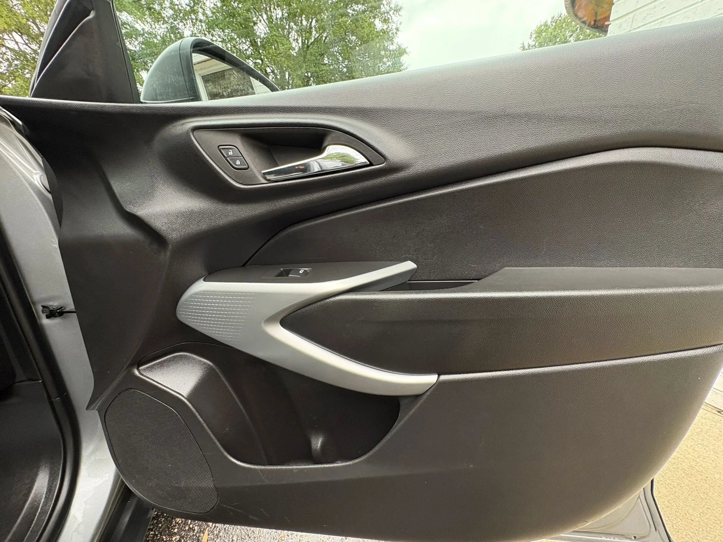 Used 2025 Chevrolet Trax LS w/ Driver Confidence Package FWD image 12