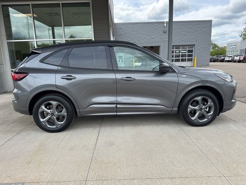 Certified 2024 Ford Escape ST-Line w/ Tech Pack #1 AWD/4WD image 9