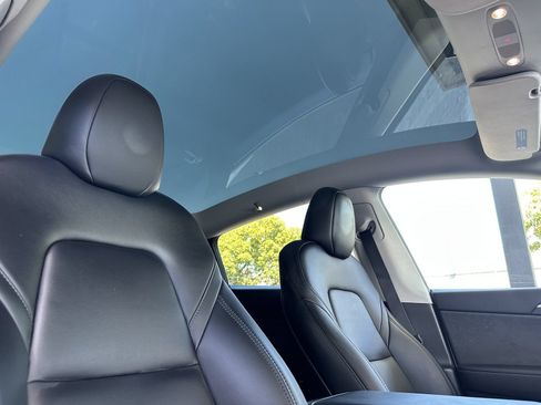 Used 2025 Tesla Model Y Long Range AWD/4WD image 15