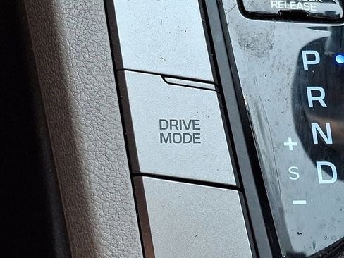 Used 2020 Hyundai Elantra SE FWD image 24