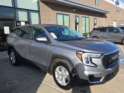 Used 2024 GMC Terrain SLE image 1
