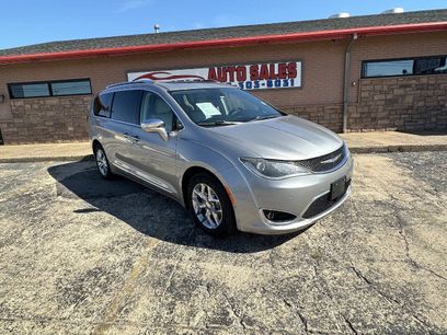 Used 2017 Chrysler Pacifica Limited w/ Advanced Safetytec Group