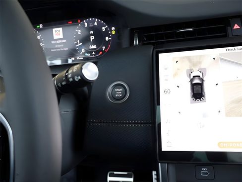 New 2025 Land Rover Discovery Sport Dynamic SE image 60