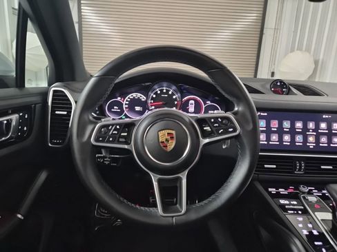 Used 2022 Porsche Cayenne S image 34