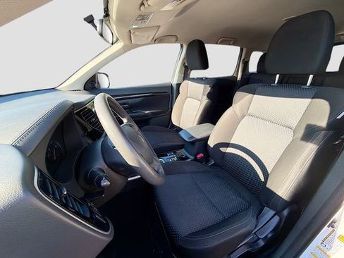 Used 2019 Mitsubishi Outlander SE AWD/4WD image 11
