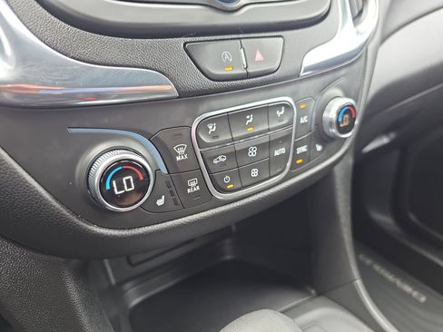 Used 2022 Chevrolet Equinox LT FWD image 23