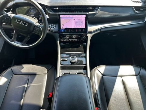 Used 2025 Jeep Grand Cherokee Limited AWD/4WD image 21