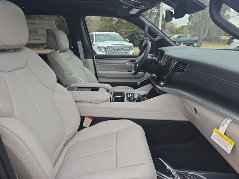 New 2026 Jeep Grand Wagoneer 2WD image 10