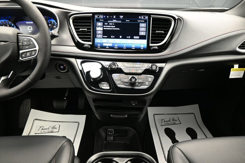 New 2027 Chrysler Pacifica Select FWD image 18