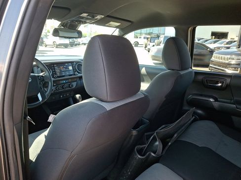 Used 2022 Toyota Tacoma TRD Off-Road AWD/4WD image 21