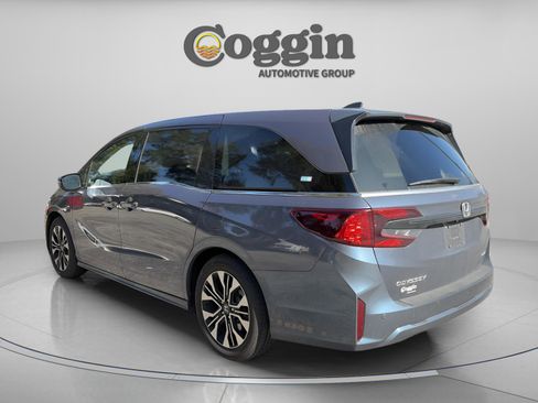 Used 2025 Honda Odyssey Elite image 3