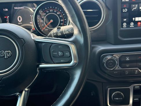 Used 2018 Jeep Wrangler Unlimited Sahara AWD/4WD image 13