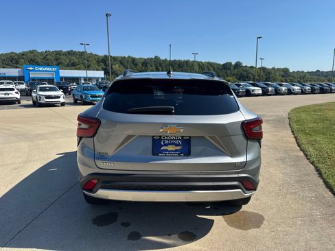Used 2026 Chevrolet Trax LT FWD image 7