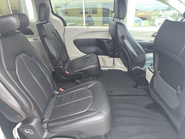 Used 2019 Chrysler Pacifica Touring-L w/ Advanced Safetytec Group FWD image 6