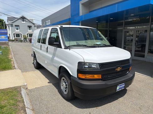 New 2026 Chevrolet Express 3500 RWD image 7